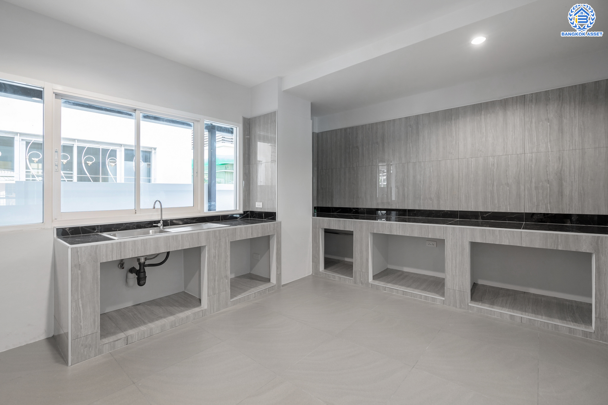 บ้านมือสองตกแต่งใหม่ ม.รัชชา2 บางใหญ่ บ้านเดี่ยว หลังมุม เนื้อที่ 59 ตร.ว. ฟังก์ชัน 4 ห้องนอน 3 ห้องน้ำ จอดรถได้ 2 คัน บนทำเลเชื่อมต่อถ.กาญจนาภิเษก ใกล้เซ็นทรัลเวสต์เกต ทางด่วน "กาญจนาภิเษก" และรถไฟฟ้าสายสีม่วง "สถานีตลาดบางใหญ่"